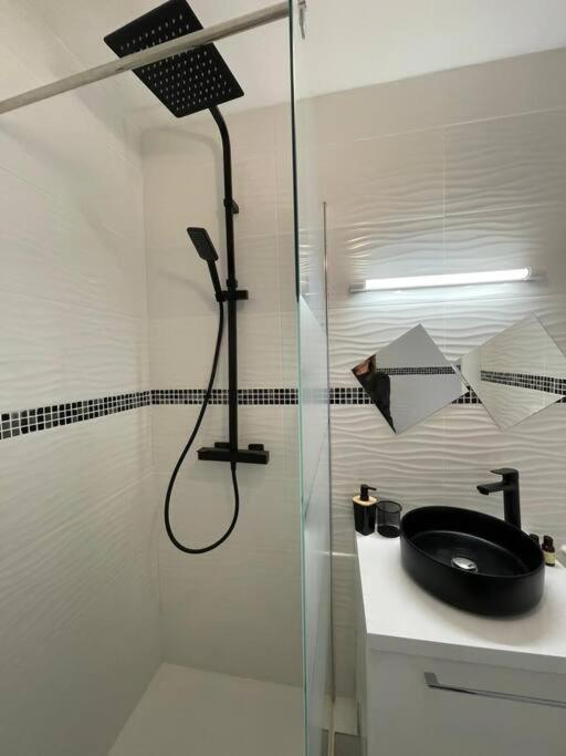 Appartement 2 Pieces, Salon Et Chambre, 44M2 Refait A Neuf Clichy Εξωτερικό φωτογραφία