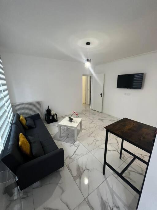 Appartement 2 Pieces, Salon Et Chambre, 44M2 Refait A Neuf Clichy Εξωτερικό φωτογραφία