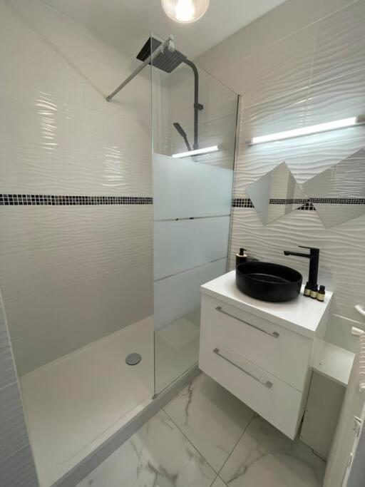 Appartement 2 Pieces, Salon Et Chambre, 44M2 Refait A Neuf Clichy Εξωτερικό φωτογραφία